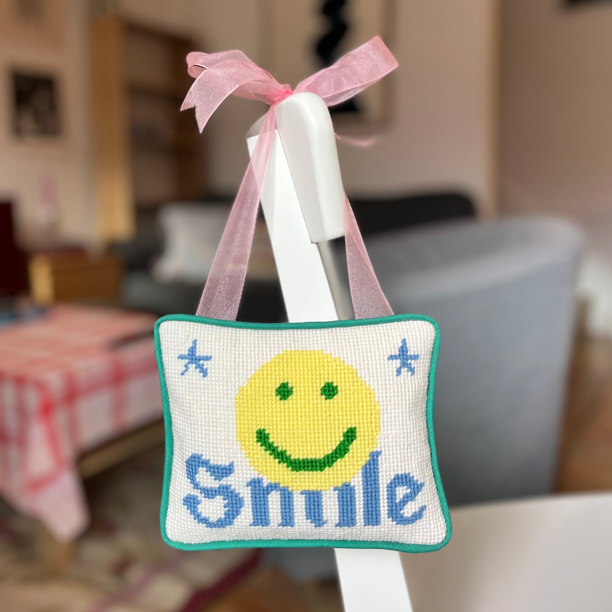 'Smile' hanging pillow